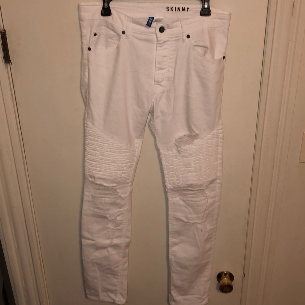 H&Ms white ripped skinny jeans